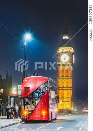 ロンドンバス ビッグベン イギリス ロンドンの写真素材 - PIXTA